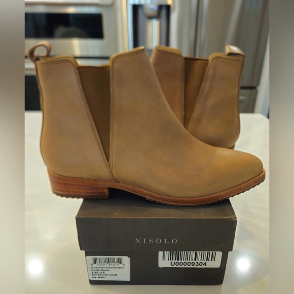 Nisolo Almond Eva Everyday Chelsea Leather Boots - Picture 1 of 16